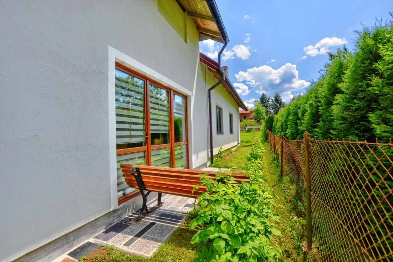 Ceglany Apartament Ustrzyki Dolne Extérieur photo